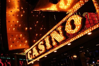 Golden Toad live dealer presenting roulette spin on rajatotobet login